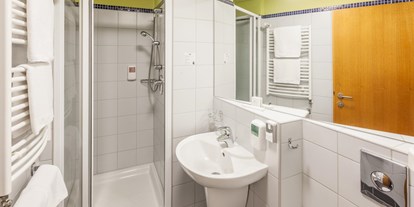 Familienhotel - Suiten mit extra Kinderzimmer - Region Königgrätz - BADEZIMMER - HOTEL****HORIZONT
