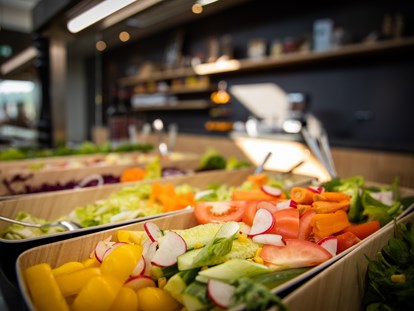 Familienhotel - Preisniveau: günstig - Salatbüffet im Restaurant Gute Stube im Trixi Ferienpark - Trixi Ferienpark Zittauer Gebirge