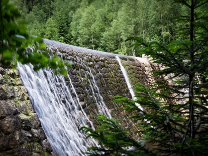 Familienhotel - Schwimmkurse im Hotel - Großschönau (Landkreis Görlitz) - Bei einem Ausflug auf die Lausche - kann auch in das angrenzende tschechische Gebirge gewandert werden mit vielen natürlichen Plätzen zur Entspannung - Trixi Ferienpark Zittauer Gebirge