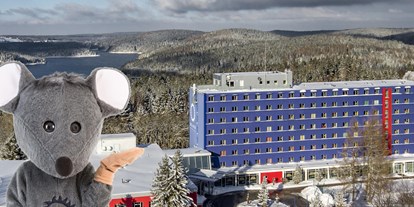 Familienhotel - Umgebungsschwerpunkt: Stadt - Hotel im Winter mit der W(B)ühlmaus - Hotel Am Bühl