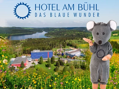 Familienhotel - Umgebungsschwerpunkt: Fluss - Sachsen - Hotel im Sommer mit der W(B)ühlmaus - Hotel Am Bühl