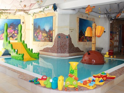 Familienhotel - Umgebungsschwerpunkt: See - Töbring - Smileys Kinderspaßbad - Smileys Kinderhotel 