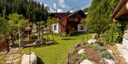 Familienhotel - Suiten mit extra Kinderzimmer - PLZ 9620 (Österreich) - Smileys Fluss Chalet mit Garten  - Smileys Kinderhotel 