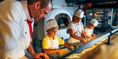 Familienhotel - Ausritte mit Pferden - Unterkremsbrücke - Pizzabackkurs für Kinder in Trattlers Einkehr - Hotel GUT Trattlerhof & Chalets****