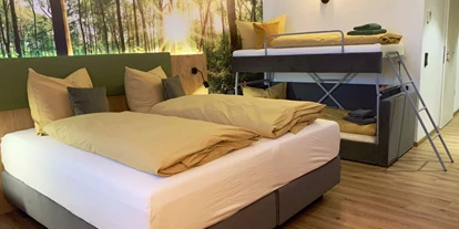 Familienhotel - Spielplatz - Doppelzimmer mit Stockbett für 2 weitere Kinder im Hotel am Sonnenlandpark - Hotel am Sonnenlandpark