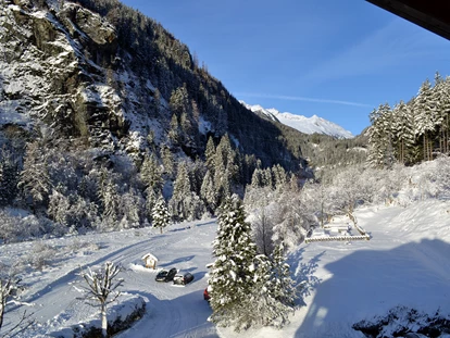 Familienhotel - Umgebungsschwerpunkt: Berg - Döbriach - Winter pur - ein Spaziergang in der herrlichen Bergwelt des Nationalparks Hohe Tauern entspannt und kräftigt für den Alltag!  - Pirker´s Natur- & Bio Familienhotel