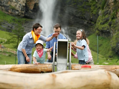 Familienhotel - Spielplatz - Döbriach - Toller Wasserspielplatz in 2 km Entfernung  - Pirker´s Natur- & Bio Familienhotel