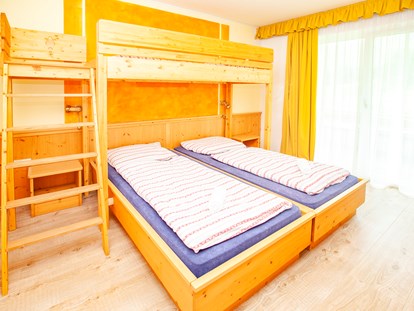 Familienhotel - Ponyreiten - Töbring - Doppelzimmer Typ"Schneekönig" mit Etagenbett - Familienhotel Schneekönig