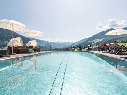 Familienhotel - Verpflegung: alkoholfreie Getränke ganztags inklusive - Schlitters - Panorma Pool - Mia Alpina Zillertal Family Retreat