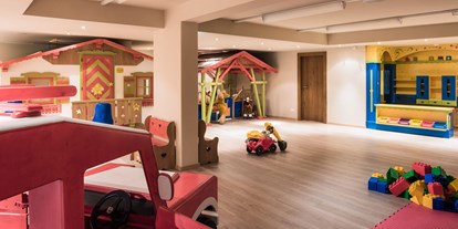 Familienhotel - Kinderbetreuung in Altersgruppen - Vent - STAR.Dorf - Spiel und Spass für alle Kinder bis 6 Jahre - Baby- & Kinderhotel Laurentius