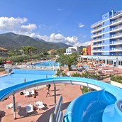 Kinderhotel - Ai Pozzi Village ist eine neue Hotel- und Apartmentanlage in  Loano, an der Mittelmeerkueste in Ligurien. - AI POZZI VILLAGE FAMILY & WELLNESS HOTEL****