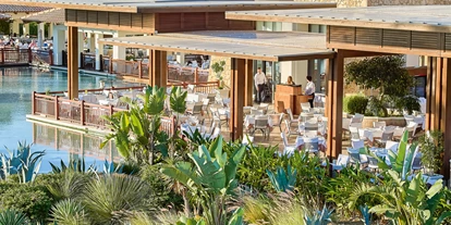 Familienhotel - Spielplatz - Essen an der Lagune im mediterranen Buffetrestaurant - Grecotel Kos Imperial