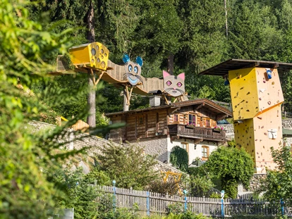 Familienhotel - Kinderbecken - Medraz - Neu unsere Baumhäuser  - Alpin Family Resort Seetal