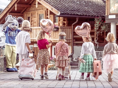 Familienhotel - Kinderwagenverleih - Schlitters - Ein großes Herz für die Kleinsten - Alpin Family Resort Seetal
