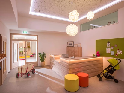 Familienhotel - Suiten mit extra Kinderzimmer - Medraz - 400m² Kinderclub - Alpin Family Resort Seetal