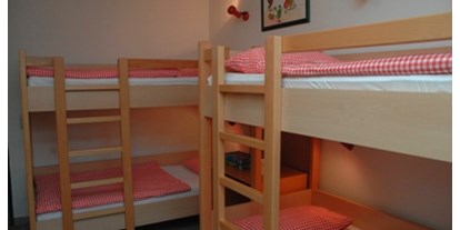 Familienhotel - Einzelzimmer mit Kinderbett - Ostseeküste - Zimmer im Ferienhaus - Bernsteinland Hirschburg