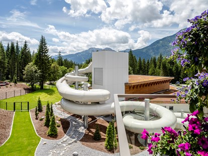 Familienhotel - Kletterwand - Untergarten - Wasserrutsche - Zugspitz Resort 4*S