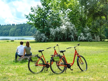 Familienhotel - Kinderbecken - Deutschland - Fahrradfahren am Lübbesee - AHORN Seehotel Templin