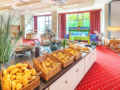 Familienhotel - Garten - Wesenberg (Mecklenburgische Seenplatte) - Frühstücksbuffet - AHORN Seehotel Templin