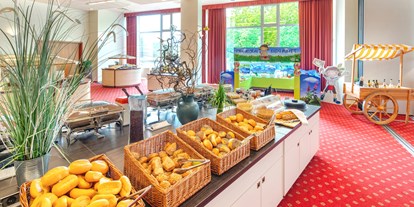 Familienhotel - Pools: Innenpool - Deutschland - Frühstücksbuffet - AHORN Seehotel Templin