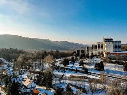 Familienhotel - Spielplatz - Thüringen Süd - Außenansicht Winter - AHORN Berghotel Friedrichroda