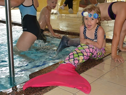 Familienhotel - Spielplatz - Meerjungfrauen Schwimmen - Familien- und Sportresort Alpenblick