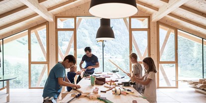 Familienhotel - Klassifizierung: 5 Sterne - Schreinern und Werkeln in der Holzwerkstatt - Feuerstein Nature Family Resort