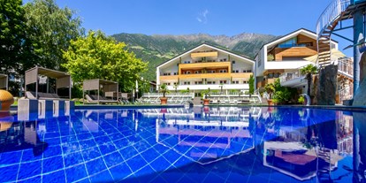 Familienhotel - Spielplatz - Hausfoto - Familien-Wellness Residence Tyrol
