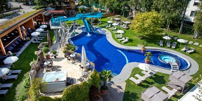 Familienhotel - Spielplatz - Außenpoolanlage - Familien-Wellness Residence Tyrol