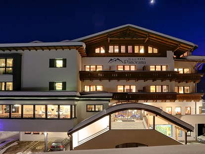 Familienhotel - Pools: Außenpool beheizt - Seefeld in Tirol - © Archiv Hotel Panorama - Familien- und Wellnesshotel Panorama