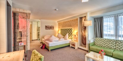 Familienhotel - Einzelzimmer mit Kinderbett - Tiroler Oberland - © Archiv Hotel Panorama - Familien- und Wellnesshotel Panorama