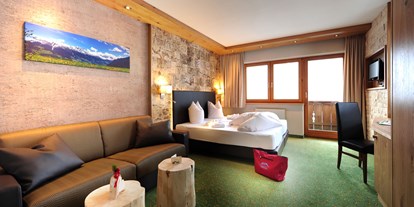Familienhotel - Einzelzimmer mit Kinderbett - Seefeld in Tirol - © Archiv Hotel Panorama - Familien- und Wellnesshotel Panorama