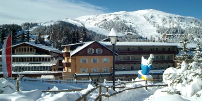 Familienhotel - Skikurs direkt beim Hotel - Innernöring - Außenansicht - Familienhotel Hinteregger