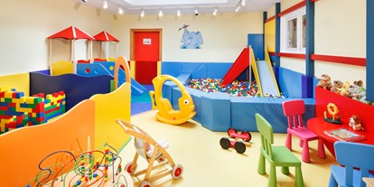 Familienhotel - Kinderbetreuung in Altersgruppen - Gröbming - Kinderspielraum - Familienhotel Hinteregger
