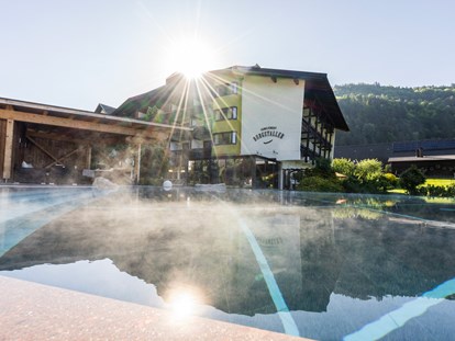Familienhotel - Umgebungsschwerpunkt: Berg - Höhe - Beheizter Außenpool - Familiengut Hotel Burgstaller