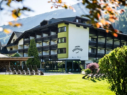 Familienhotel - Pools: Außenpool beheizt - Neuschitz - Das Familiengut Burgstaller - Familiengut Hotel Burgstaller