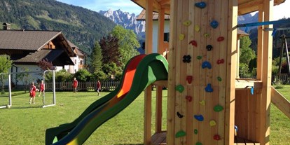 Familienhotel - Umgebungsschwerpunkt: See - PLZ 8953 (Österreich) - Kletter- & Rutschturm im Familienhotel Sommerhof - Familienhotel Sommerhof