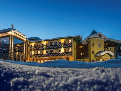Familienhotel - Umgebungsschwerpunkt: Stadt - Hotel Sommerhof im Winter - Familienhotel Sommerhof