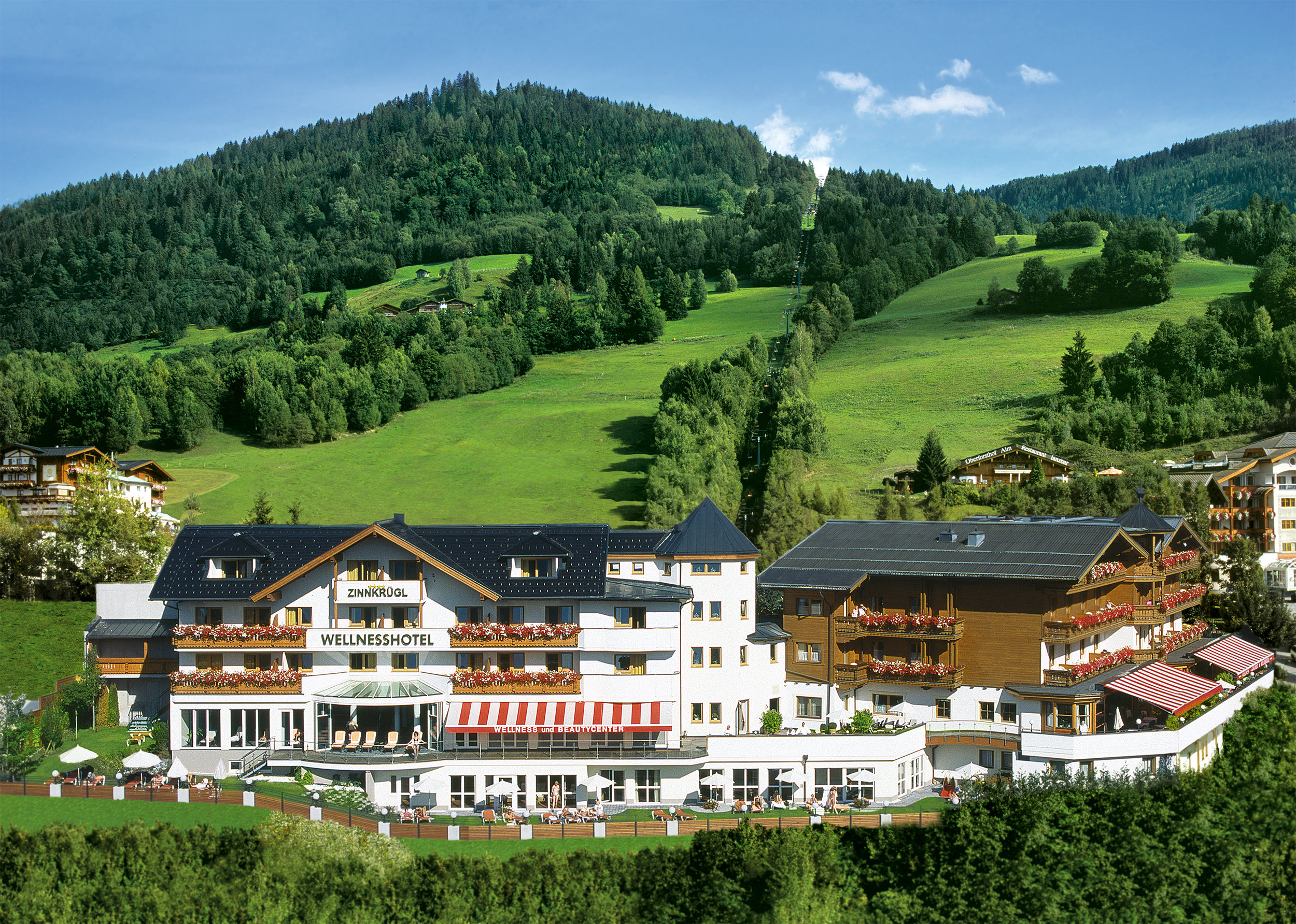 Kinderhotel - Westansicht vom Wellnesshotel Zinnkrügl - Hotel Zinnkrügl, Wellness-Gourmet & Relax Hotel