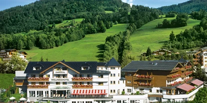 Familienhotel - Pools: Innenpool - Assach - Westansicht vom Wellnesshotel Zinnkrügl - Hotel Zinnkrügl, Wellness-Gourmet & Relax Hotel