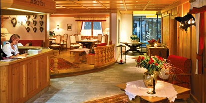 Familienhotel - Umgebungsschwerpunkt: Therme - Lientsch - Empfang  Rezeption - Hotel Zinnkrügl, Wellness-Gourmet & Relax Hotel