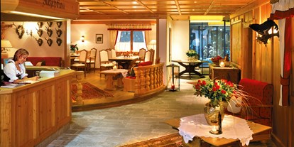 Familienhotel - Tennis - Einöden - Empfang  Rezeption - Hotel Zinnkrügl, Wellness-Gourmet & Relax Hotel