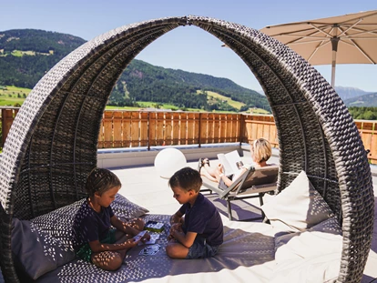 Familienhotel - Pools: Innenpool - Trentino-Südtirol - Hotel Fameli