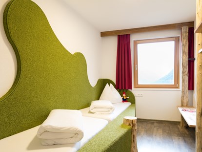 Familienhotel - Babyphone - Suite mit Kinderzimmer - Almfamilyhotel Scherer****s - Familotel Osttirol