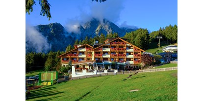 Familienhotel - Skikurs direkt beim Hotel - Schenna - Sommer auf Falzeben - inmitten unberührter "Lärchwaldelenatur" - Wohlfühlhotel Falzeben