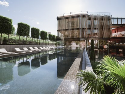 Familienhotel - Pools: Infinity Pool - Lindenhof Pure Luxury & Spa DolceVita Resort *****