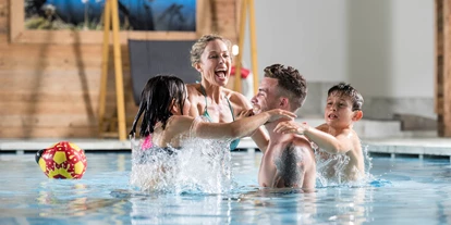 Familienhotel - Wellnessbereich - Oberbozen - Ritten - Indoor- Familypool - Stroblhof Active Family Spa Resort
