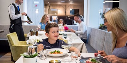 Familienhotel - Kinderbetreuung in Altersgruppen - Welschnofen - Family Restaurant - Stroblhof Active Family Spa Resort