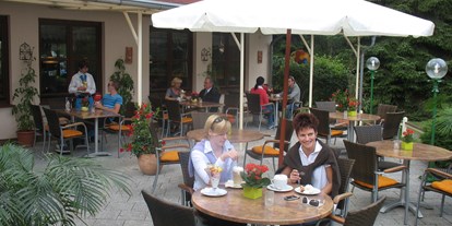 Familienhotel - Bütow - Restaurant - Terrasse  - Ferienpark Heidenholz