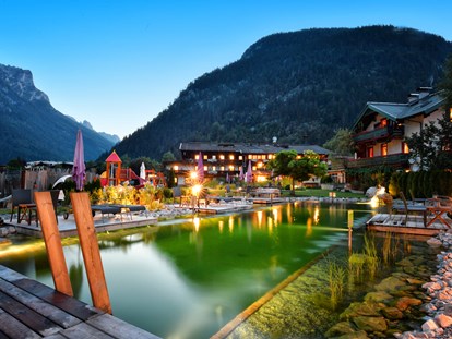 Familienhotel - Kitzbühel - Naturschwimmteiche mit traumhafter Gartenanlage  - Familien und Vitalhotel Mühlpointhof ***S
